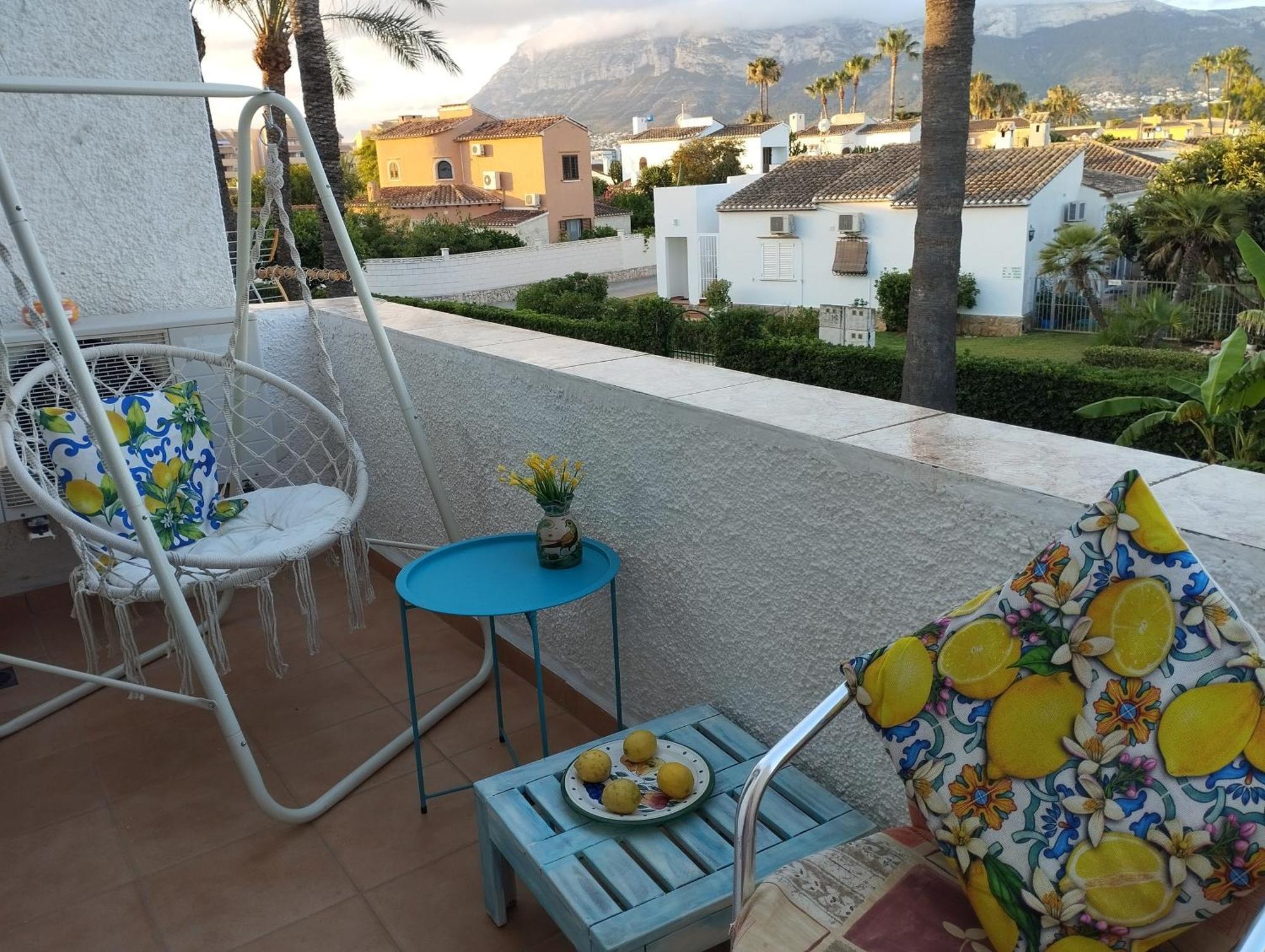 Hébergement de vacances Stylish House With Swimming Pool,near & Town, Wifi