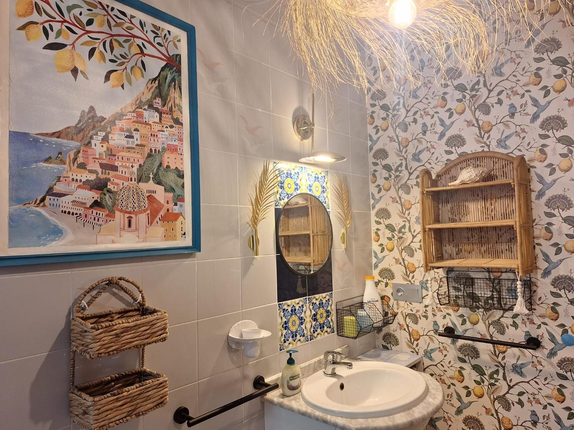 Hébergement de vacances Stylish House With Swimming Pool,near & Town, Wifi *